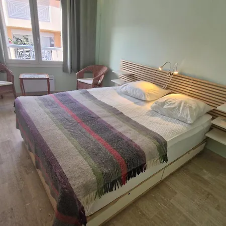 Climatise 2p Avec Garage, Balcon, Centre-ville, 50m Plage, - Fr-1-780-36 Sainte-Maxime